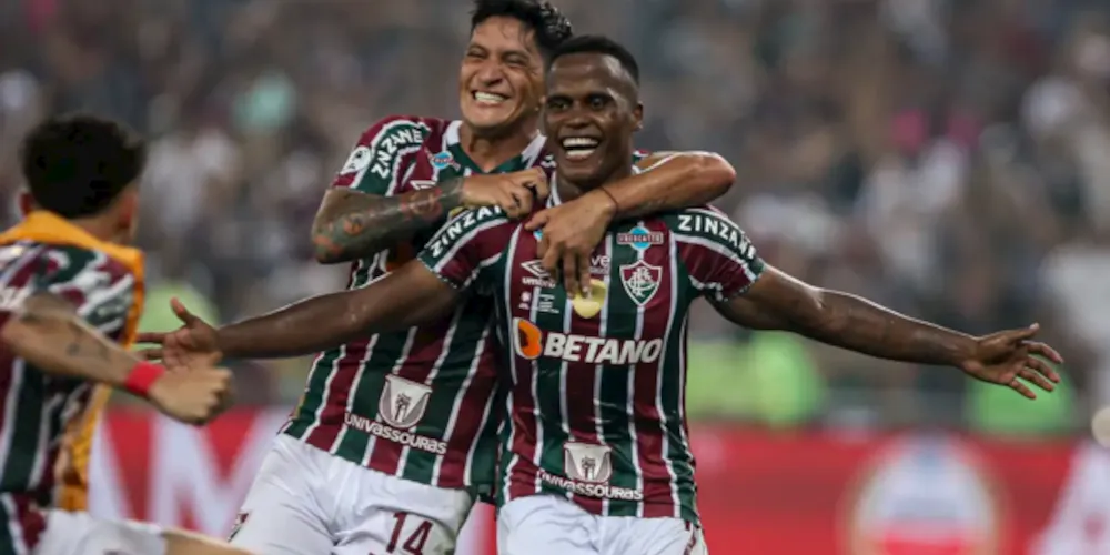 Jhon Arias marcou um gol de cabeça e outro de pênalti