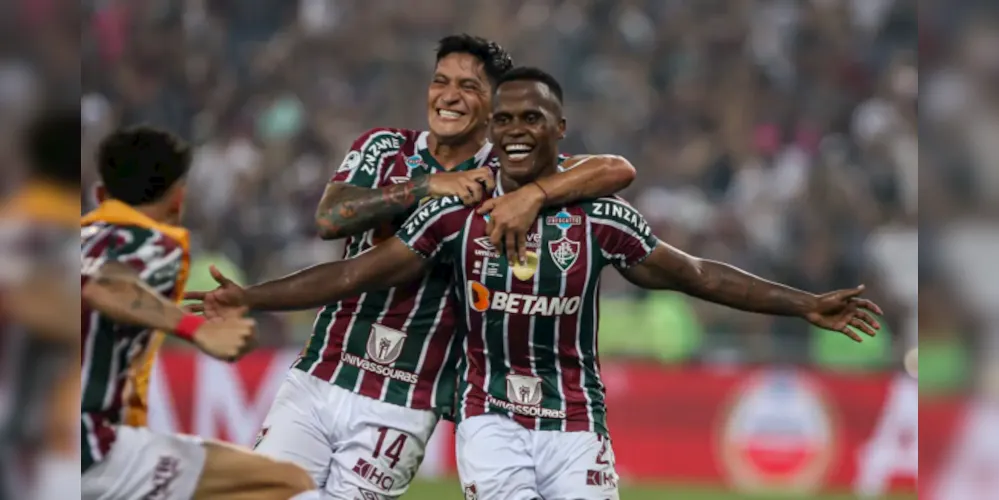 Jhon Arias marcou um gol de cabeça e outro de pênalti