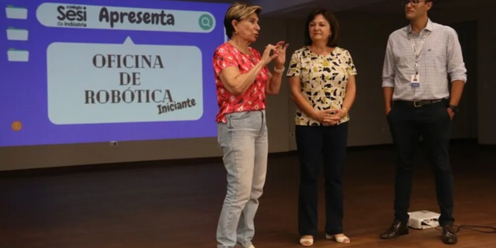 Iniciando o ano de formação, o grupo de profissionais participou de uma conversa sobre Robótica Educacional