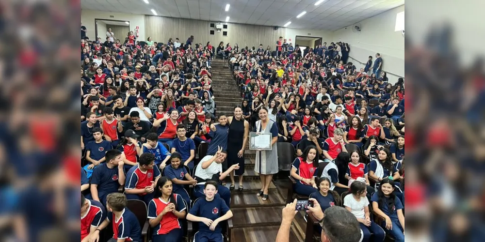 Mabel canto esteve no Instituto de Educação Professor César Prieto Martinez