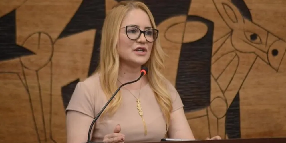 Missionária Adriana está filiada ao PL