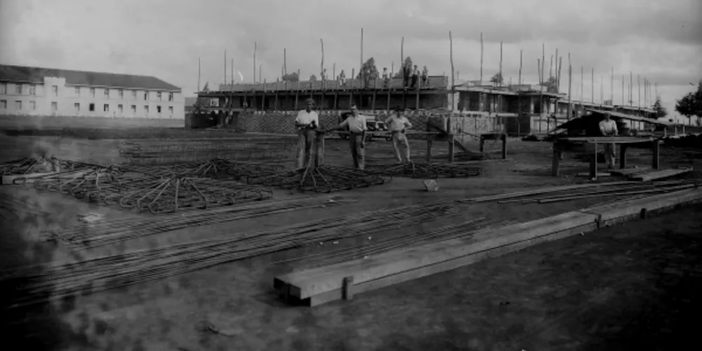 O Fundo Foto Bianchi, sob responsabilidade da Casa da Memória Paraná, possui uma parte do seu rico acervo disponível para consulta de forma digital.