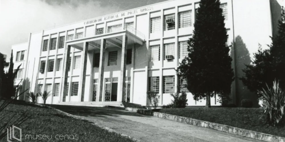 As 172 imagens inéditas trazem registros de atrativos turísticos, personagens e da própria universidade