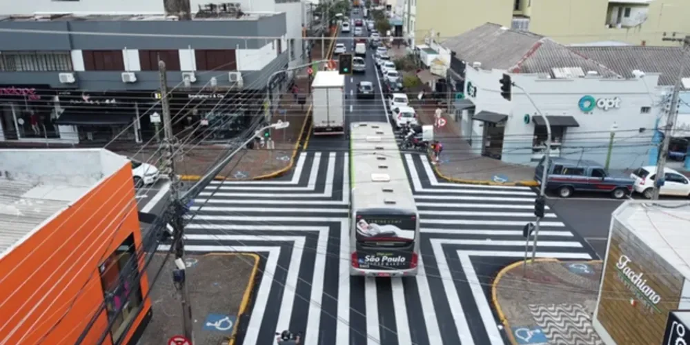 Nova faixa de trânsito gera polêmica em Apucarana