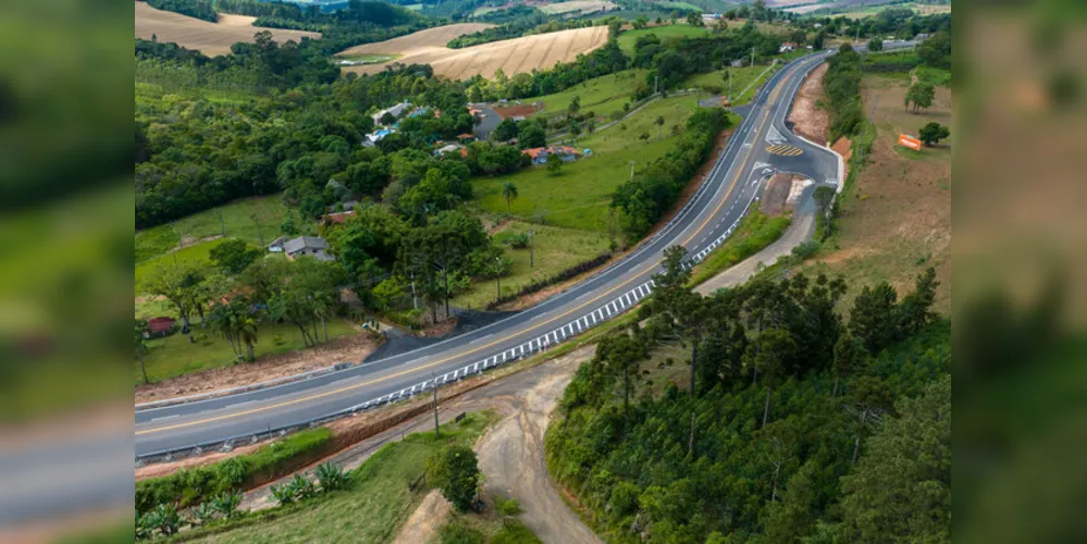 Foram realizados trabalhos de conservação do pavimento e faixa de domínio