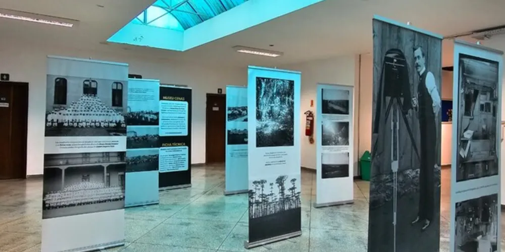 Durante o mês de abril, a exposição itinerante ‘Olhares de Bianchi’ do Museu Cenas, com curadoria de Rafaela Prestes, estará disponível para visitação.