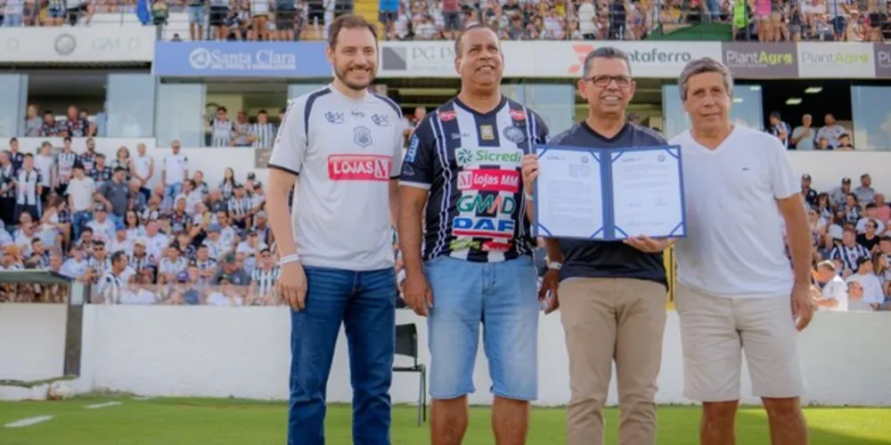 Estiveram presentes figuras importantes da UEPG e OFEC