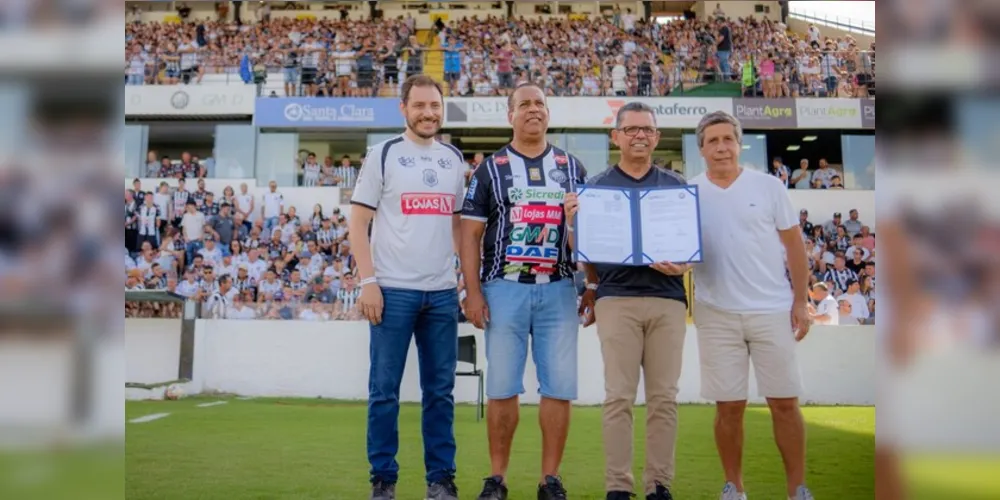 Estiveram presentes figuras importantes da UEPG e OFEC