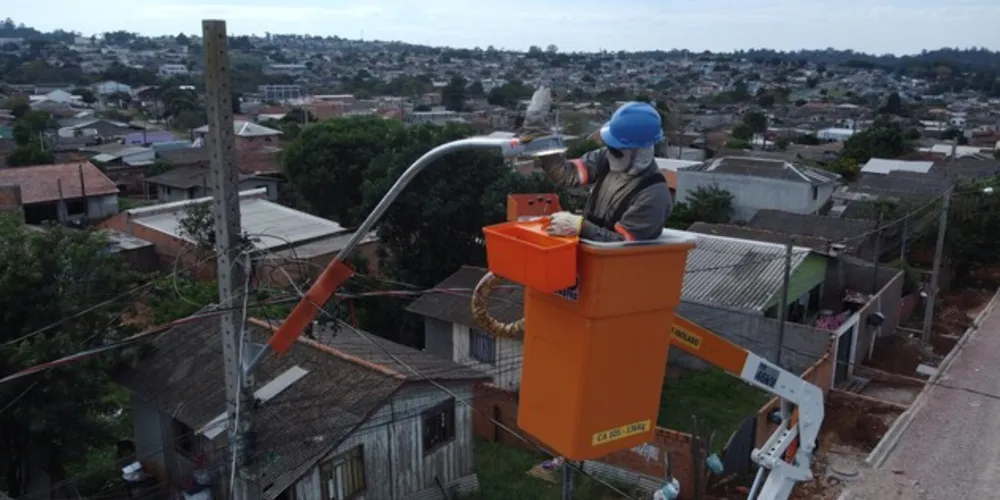 Desde março deste ano, a substituição das lâmpadas convencionais por LED está em andamento