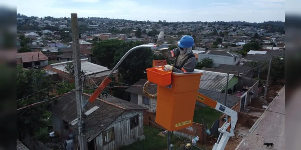 Desde março deste ano, a substituição das lâmpadas convencionais por LED está em andamento