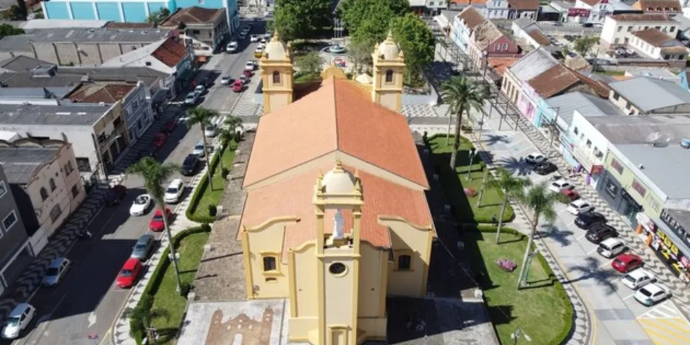 Recém-nascido foi encontrado abandonado em um terreno em Palmeira, nos Campos Gerais