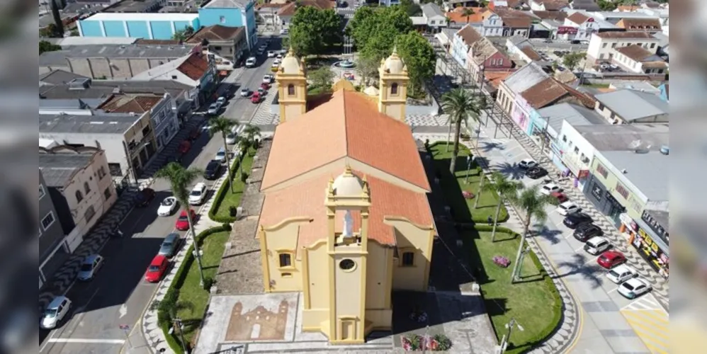 Recém-nascido foi encontrado abandonado em um terreno em Palmeira, nos Campos Gerais