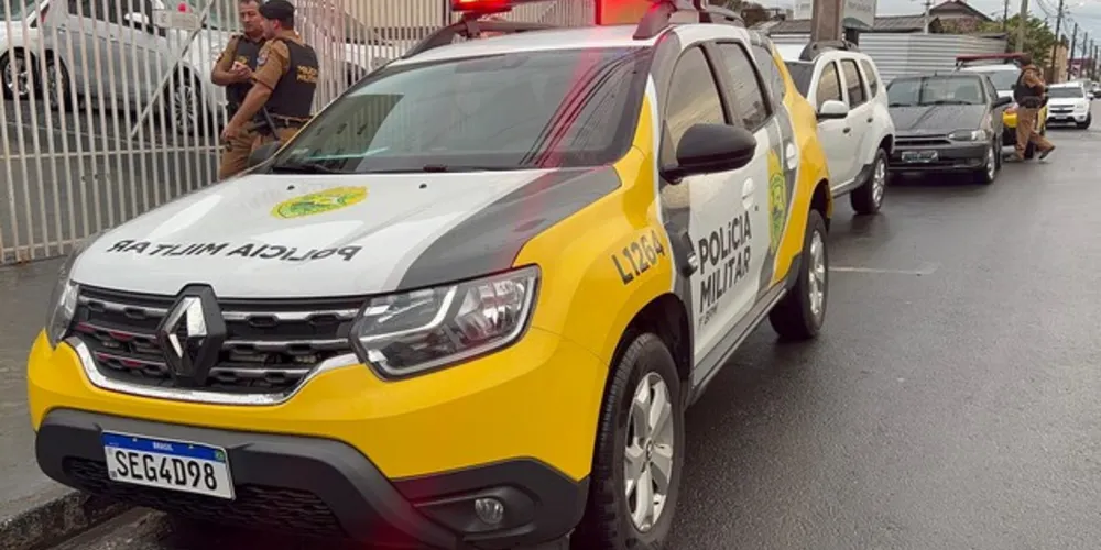 Equipes da Polícia Militar estão no local da ocorrência