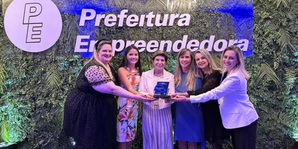 O prêmio foi entregue à prefeita e a equipe do projeto