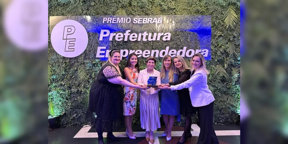 O prêmio foi entregue à prefeita e a equipe do projeto