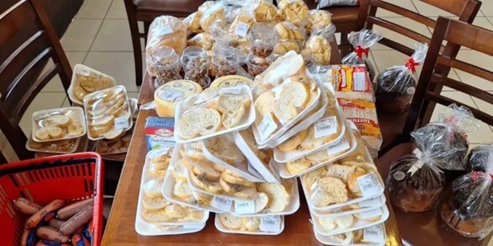 Diversos produtos foram descartados durante a fiscalização