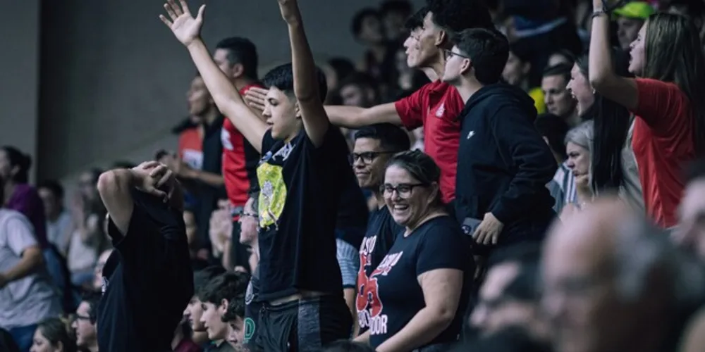 A presença do público já chegou na marca de 3 mil torcedores no Ginásio Borell du Vernay