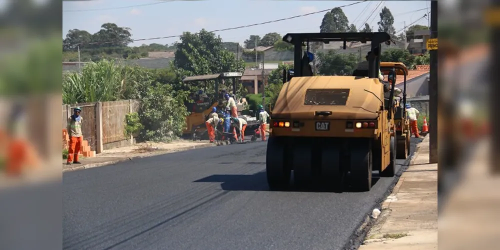 A Prefeitura de Ponta Grossa finalizou o recapeamento asfáltico em mais uma importante avenida da cidade.