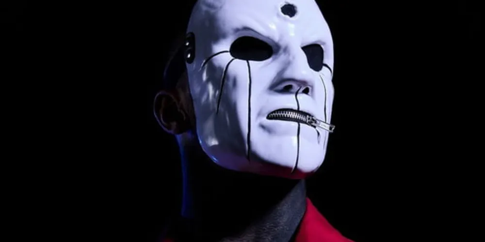 Eloy Casagrande ficou famoso após tocar, desde 2011, pelo Sepultura