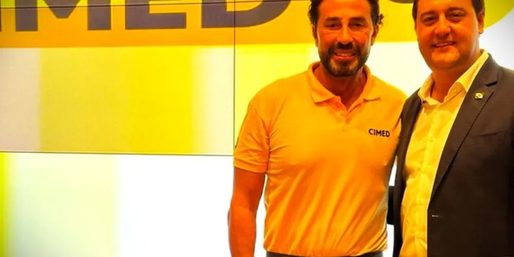 À esquerda João Adibe e à direita Ratinho Junior