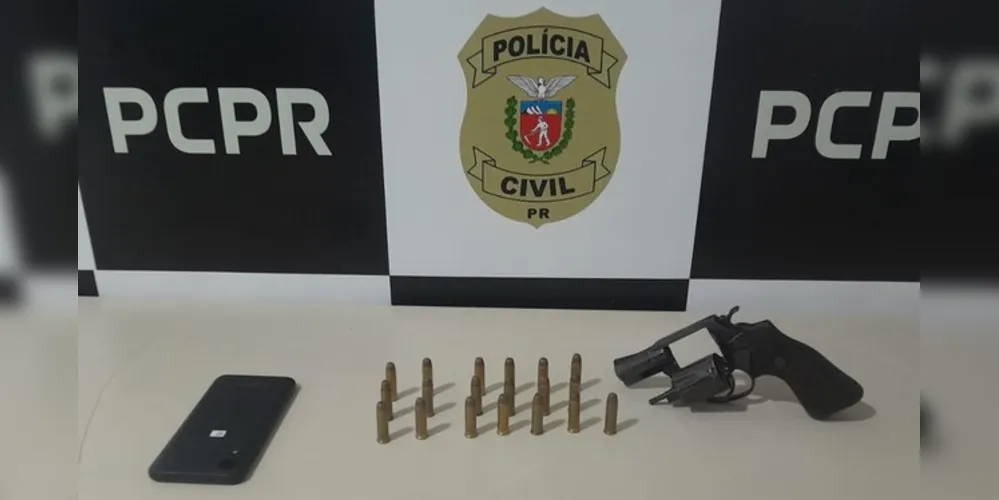 Arma foi apreendida pelos agentes da polícia