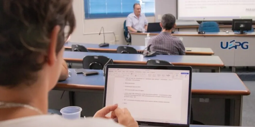 A iniciativa visa formar três mil jovens ao longo de três anos, com cursos ofertados pelo Nutead