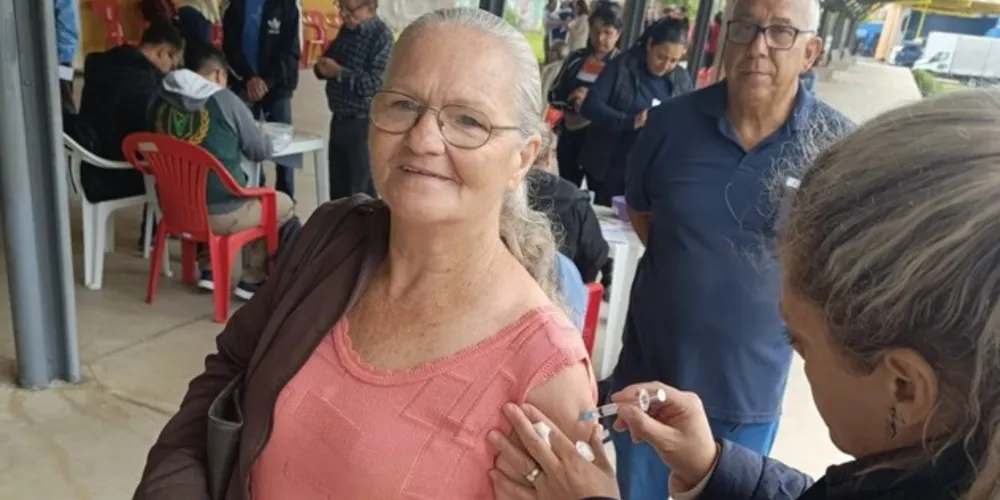 Ponta Grossa aplica mais de mil doses no primeiro dia da Campanha de Vacinação contra a Gripe