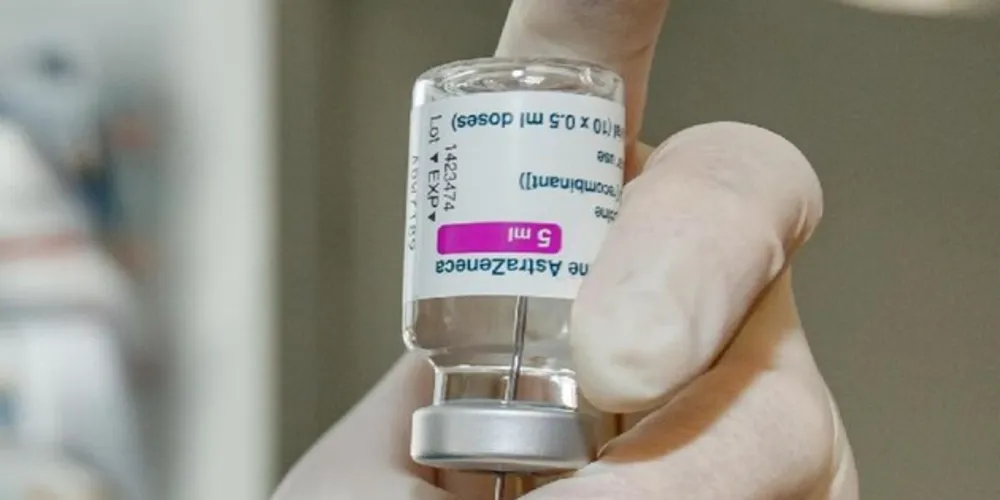 No Brasil, imunizante era fabricado em parceria com a Fiocruz