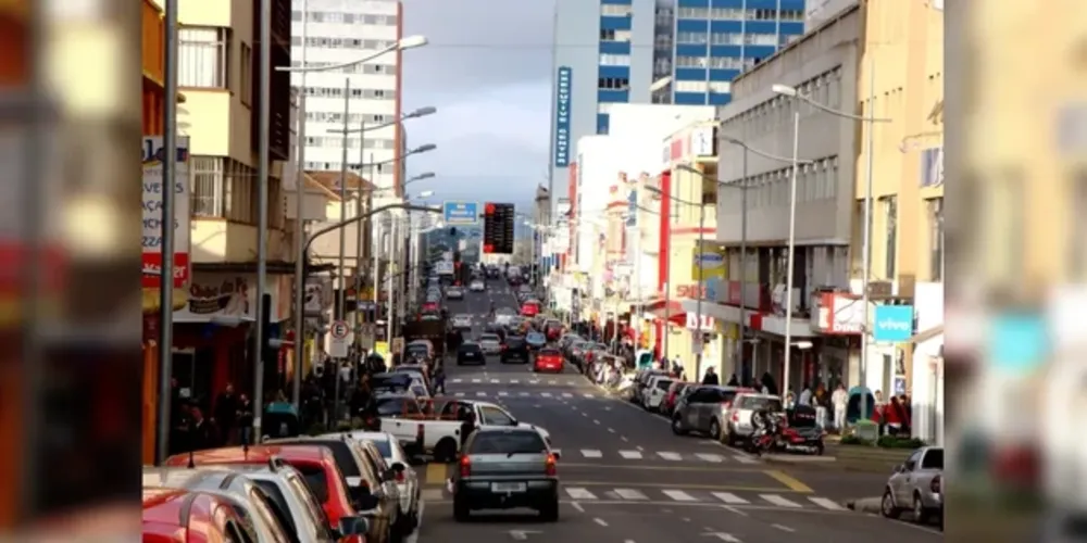 Avenida Vicente Machado, no Centro de Ponta Grossa