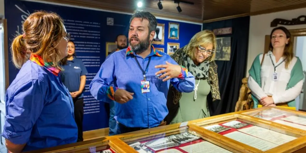 O secretário de Cultura de Ponta Grossa, Alberto Portugal, agradeceu a visita da secretária e destacou a importância deste contato