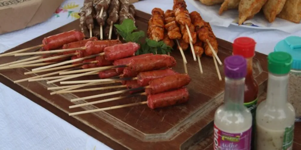 A Praça Santo Antônio recebe a Feira Gastronômica.