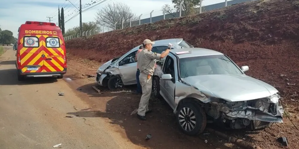 Colisão foi entre os motoristas de um Volkswagen Gol e um Chevrolet Joy