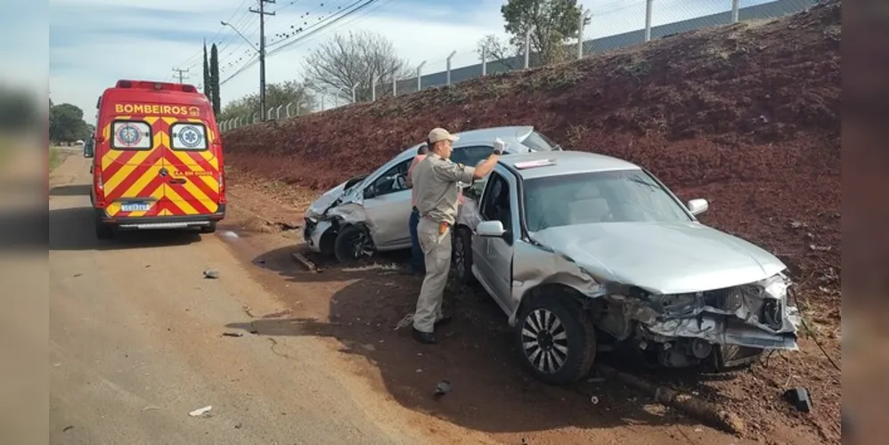 Colisão foi entre os motoristas de um Volkswagen Gol e um Chevrolet Joy