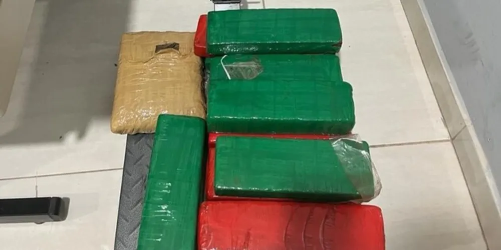 10,65 kg de maconha estavam na bagagem do passageiro.