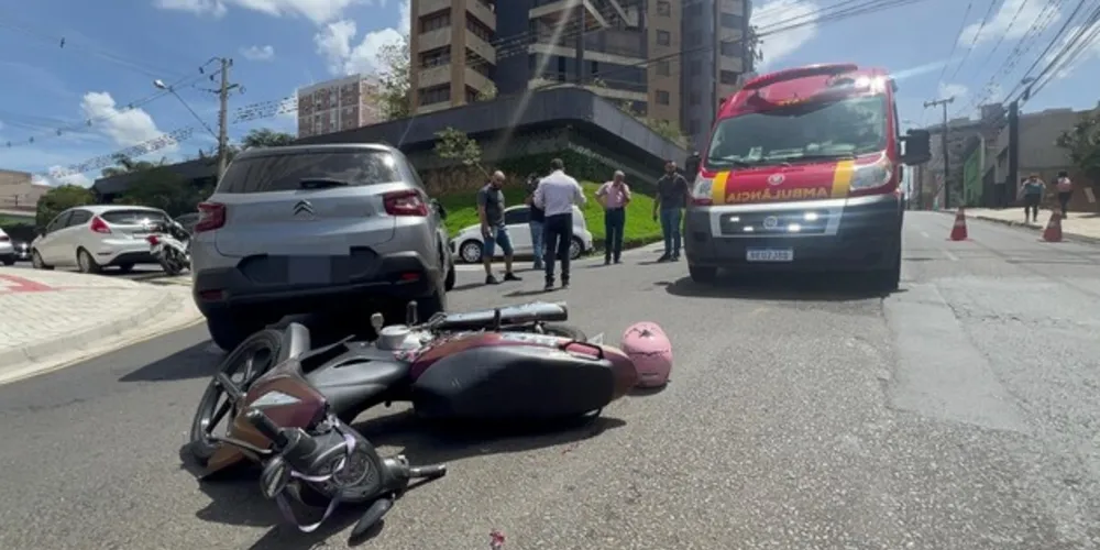 Acidente ocorreu no cruzamento da rua Sant'Ana com a rua Carlos Osternack, na região central