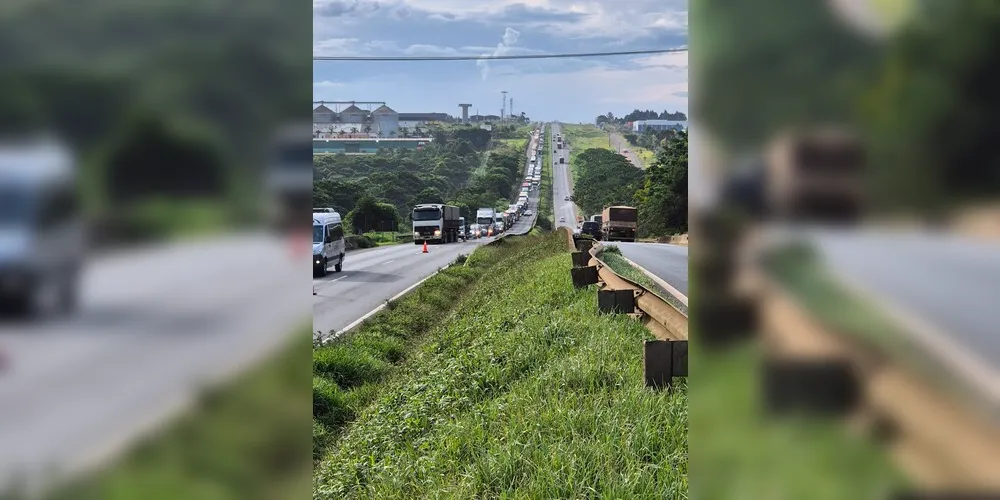 Há congestionamento no sentido Curitiba