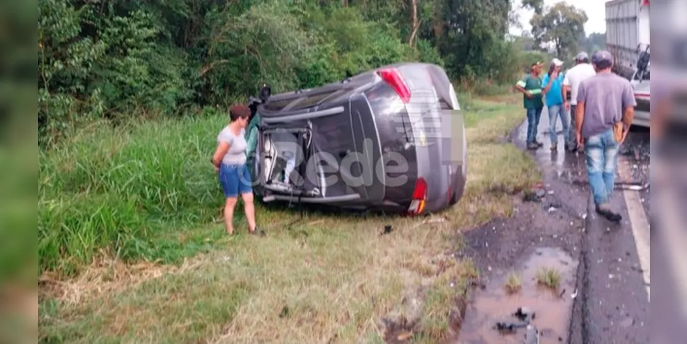 Quando a equipe do Samu chegou no local, dois ocupantes do carro estavam em óbito