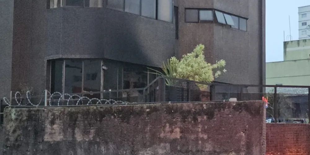 Apartamento fica localizado no 1º andar do edifício