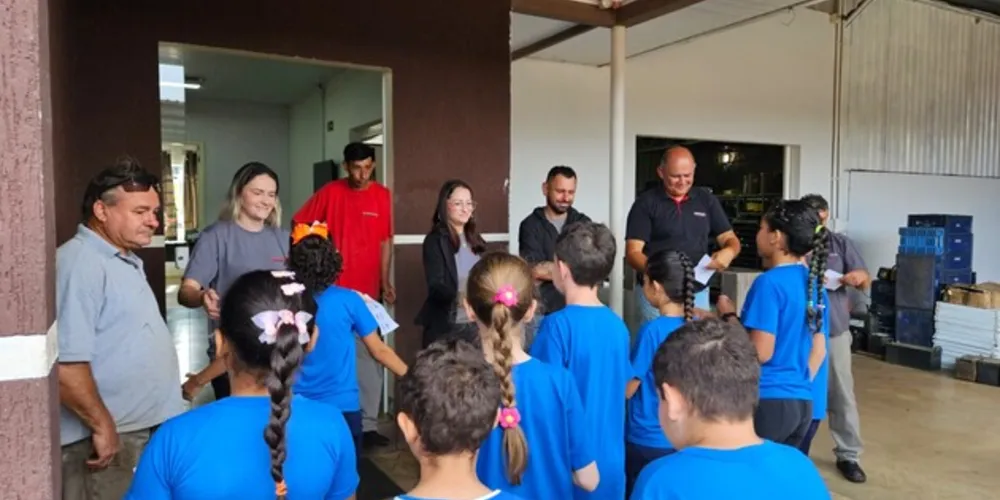 A caminhada teve como objetivo alertar a população da região para os perigos da dengue