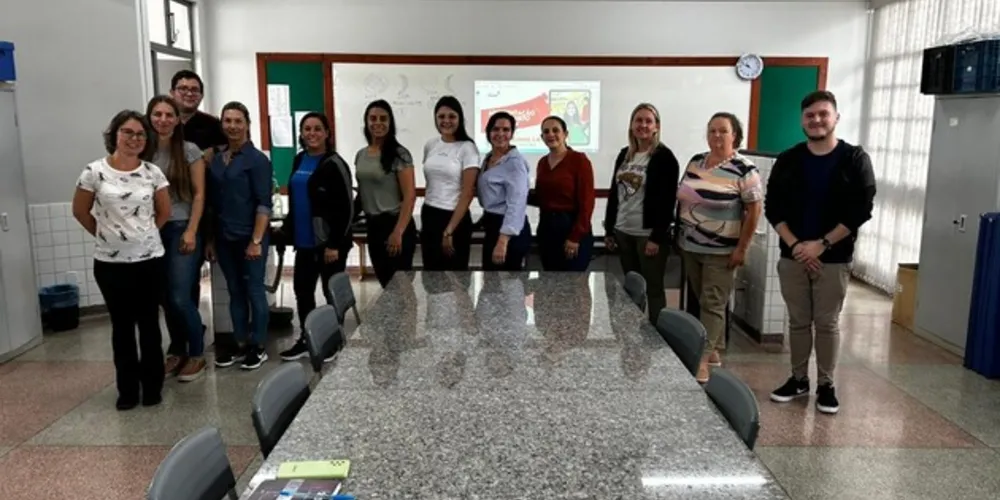A oficina presencial contou com a presença de professores, diretores e equipe de Educação do município