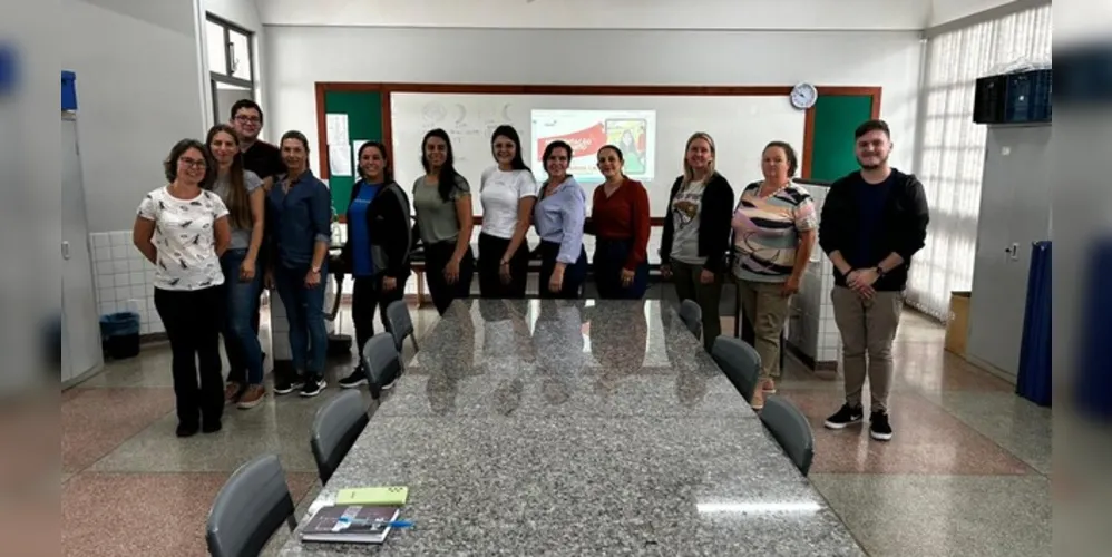 A oficina presencial contou com a presença de professores, diretores e equipe de Educação do município