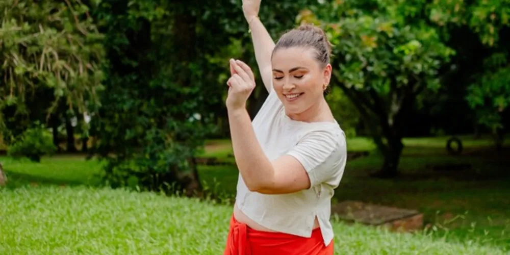 No próximo sábado (9), a professora e mestre em educação inclusiva, Kamila Martinhuk, realizará uma “Vivência de dançaterapia”.