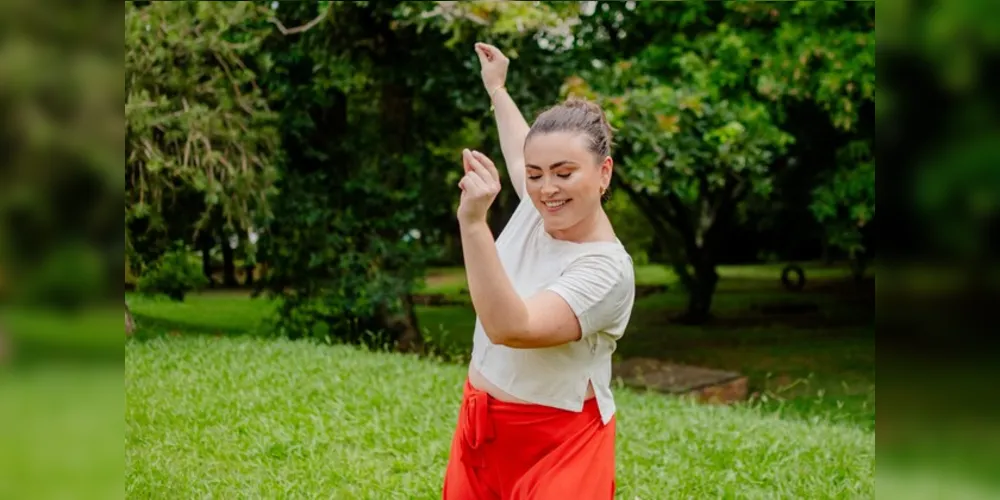 No próximo sábado (9), a professora e mestre em educação inclusiva, Kamila Martinhuk, realizará uma “Vivência de dançaterapia”.