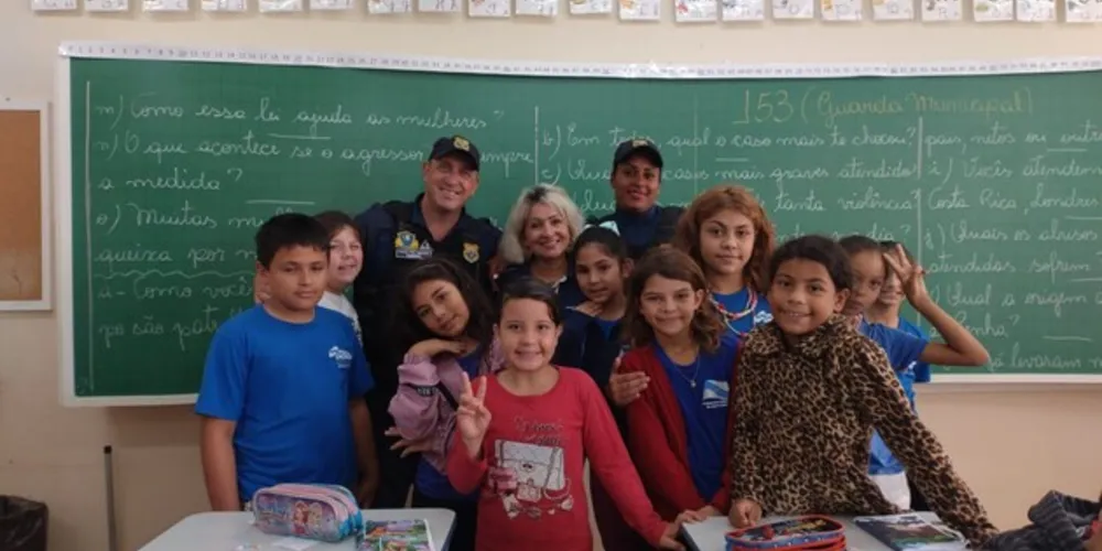 Parte das atividades envolveu uma entrevista com membros da Patrulha Maria da Penha