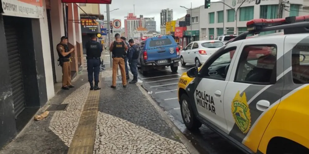 Equipes da PM e do GAT da Guarda Municipal estão no local