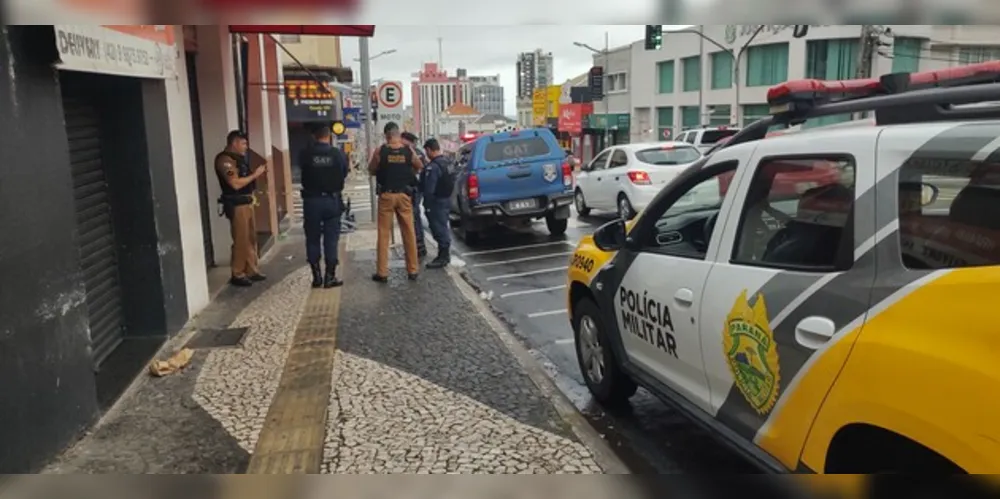 Equipes da PM e do GAT da Guarda Municipal estão no local