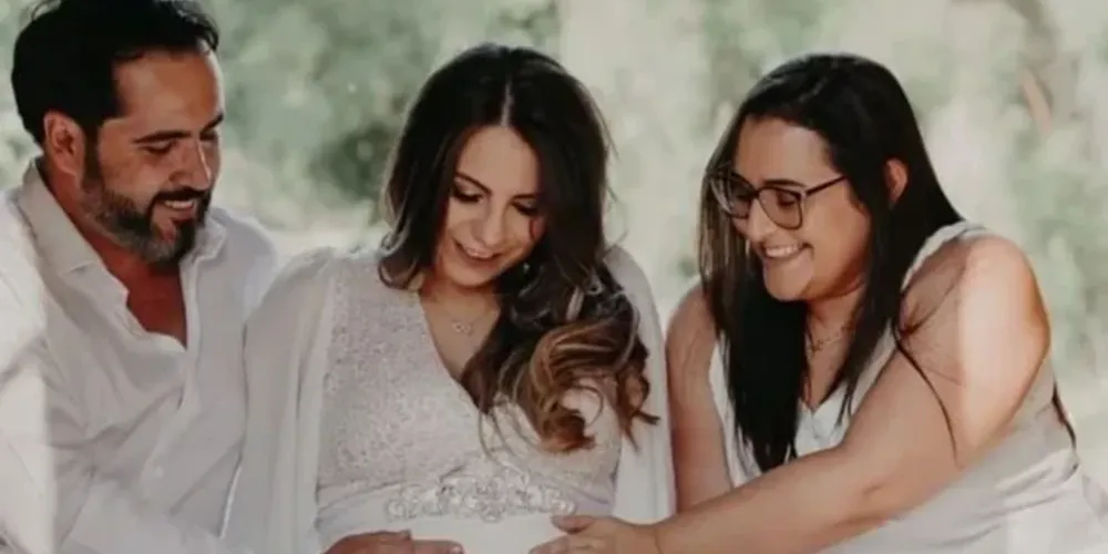 A decisão da Justiça permite que a criança agora pode ter o nome das duas mães e do pai no registro