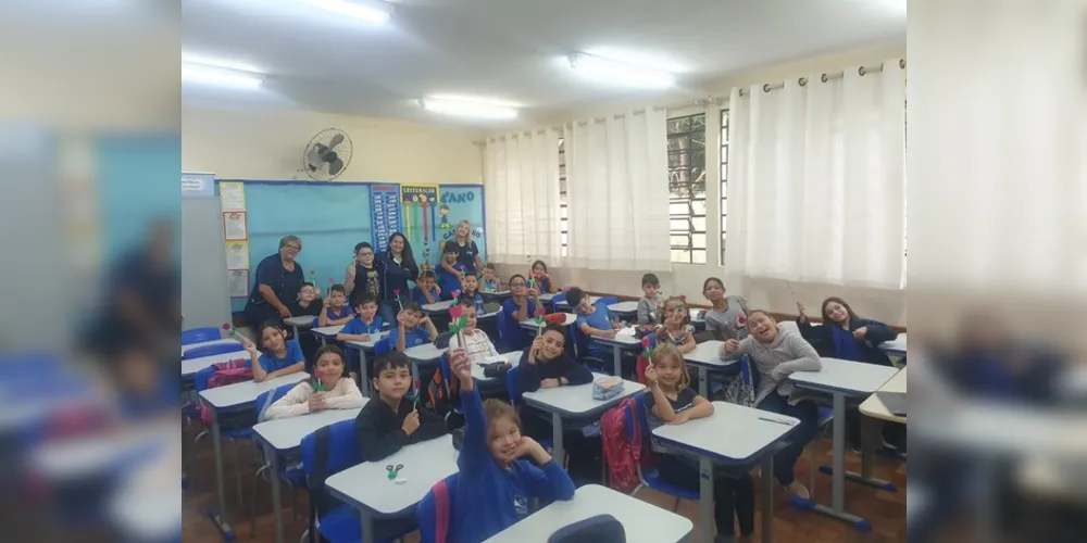 O trabalho feito em aula envolveu um momento de canto e dança dos alunos