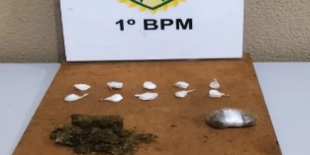 PM aprendeu as drogas e certa quantidade de dinheiro