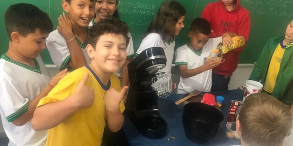 A diversão tomou conta da sala de aula e os alunos aprenderam na prática mais sobre o uso das frações